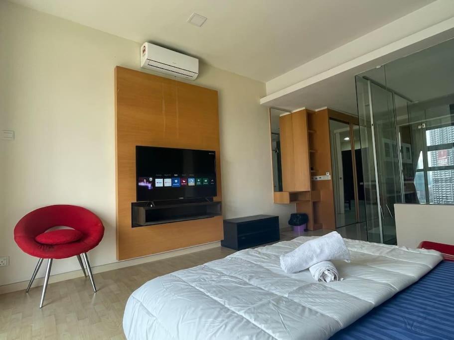 Apartment Stylish Romantic Couples Getaway At Kl 1419