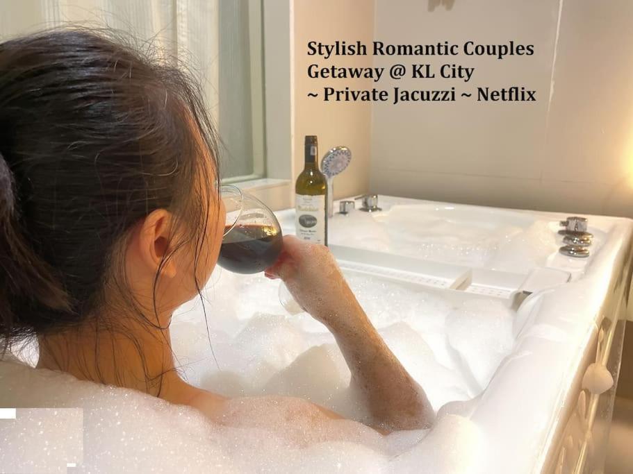 Stylish Romantic Couples Getaway At Kl 1419 *